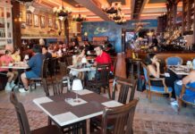 La vida nocturna regresa al sur de Florida, todavía marcada por la COVID-19 restaurante