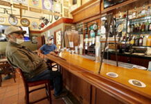 Inglaterra cerrará bares y restaurantes a las diez de la noche contra COVID-19