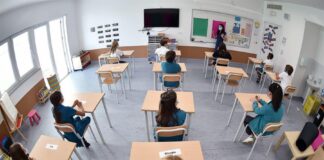 Una escuela de Nueva York ensaya clases al aire libre para los más pequeños