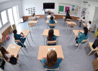 Una escuela de Nueva York ensaya clases al aire libre para los más pequeños
