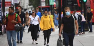 El mundo alcanza 32,7 millones de casos de COVID y supera las 990.000 muertes