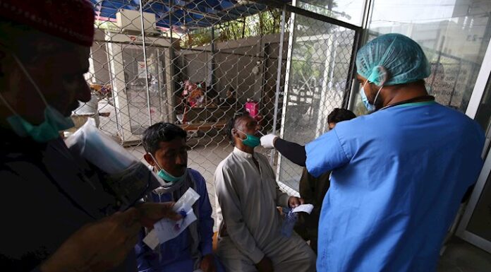 Los casos de coronavirus a nivel mundial se elevan a 25,8 millones