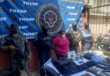 Se logra ubicar centro clandestino de almacenamiento de drogas, armas e indumentaria falsificada