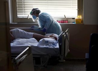 Unos 3 millones de sanitarios en el mundo han tenido COVID, según un estudio