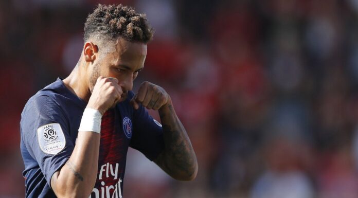 Neymar se retira lesionado