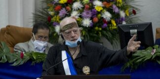 Nicaragua condecora a veterano de la guerra de Vietnam, crítico de Trump