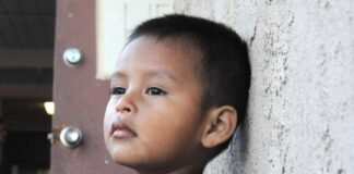 Los niños usan ambos hemisferios del cerebro para comprender el lenguaje