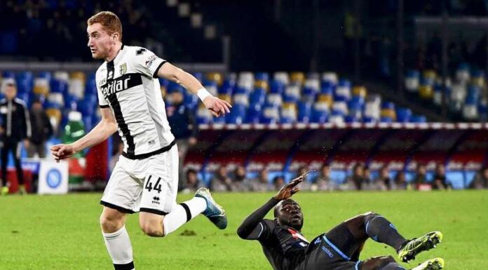 Aficionados vuelven a estadios de fútbol en Italia