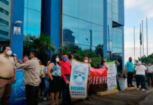 Sindicalistas protestan por no incluir a empleados en acuerdos de aumentos salariales