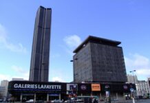 Detenido un hombre que escaló sin equipo de seguridad un rascacielos de París