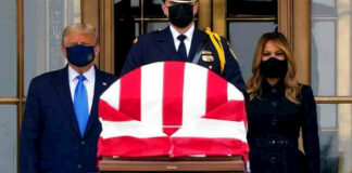 Abucheos a Trump en su visita a la capilla ardiente de la jueza del Supremo