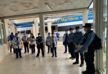 Unidad de Control de Riesgo Sanitario realiza supervisión a empresa de transporte marítimo en Roatán roatan