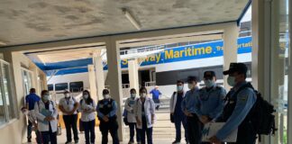 Unidad de Control de Riesgo Sanitario realiza supervisión a empresa de transporte marítimo en Roatán roatan