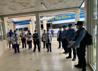 Unidad de Control de Riesgo Sanitario realiza supervisión a empresa de transporte marítimo en Roatán roatan