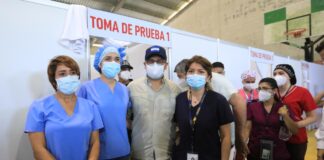 Presidente Hernández inaugura tres centros de triaje en Roatán