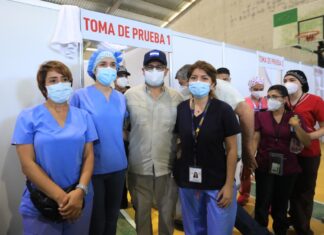 Presidente Hernández inaugura tres centros de triaje en Roatán