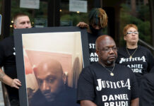 Nueva York exige respuestas por muerte de un afroamericano a manos de agentes