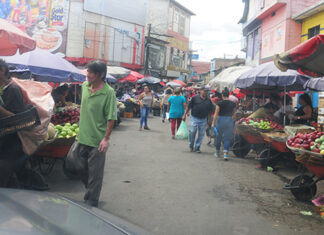 Locatarios del Zonal Belén se resisten al cierre del mercado zonal belen