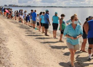 Florida despide al verano con cifras bajas de casos y muertes por COVID-19