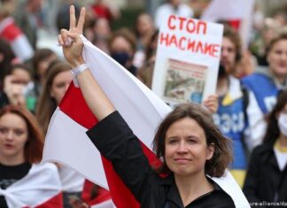 Decenas de detenidos en Minsk en las protestas de mujeres contra Lukashen