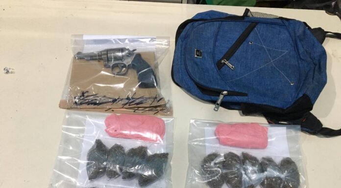 Menor de edad es aprehendido por supuesta venta de droga .