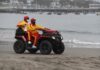 Lima se anticipa al verano y cierra sus playas para frenar a la covid-19 Salvavidas de la Policía Nacional de Perú