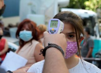 Grecia despide el peor mes en lo que lleva de pandemia