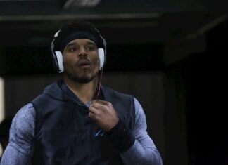 Newton da positivo al coronavirus y no jugará contra los Chiefs Cam Newton.