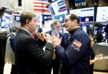 El coronavirus sigue pesando en Wall Street y el Dow Jones baja un 0,80 % Bolsa