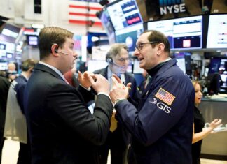 El coronavirus sigue pesando en Wall Street y el Dow Jones baja un 0,80 % Bolsa