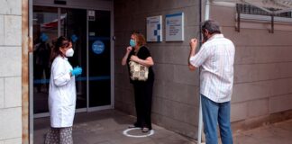 Científicos dicen hay evidencia abrumadora de transmisión de COVID por aire