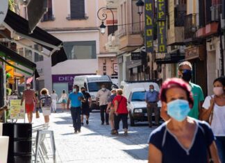 España debate si obligar a vacunarse mientras apenas exige el pasaporte covid