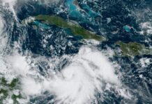 México declara alerta roja en Cancún por llegada inminente del huracán Delta