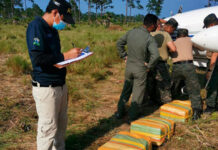 Encuentran tres fardos más de presunta cocaína en Brus Laguna
