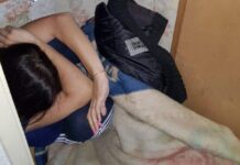 Rescatan a mujer encerrada durante años por su marido en un baño