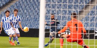 La Real Sociedad aguanta al Nápoles al descanso en un partido accidentado