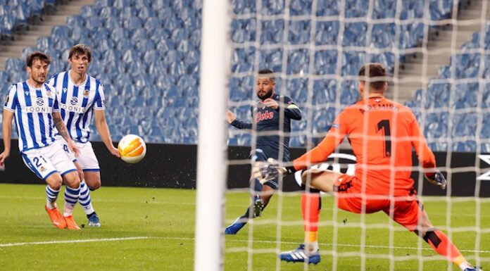 La Real Sociedad aguanta al Nápoles al descanso en un partido accidentado