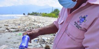 Honduras pide a Guatemala una «solución permanente» ante la basura en un río