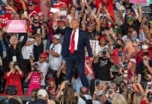 Trump insinúa que teme perder las elecciones al comenzar una gira de campaña