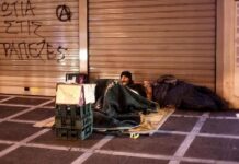 Cuatro mendigos franceses ganan 50.000 euros con un «rasca y gana» regalado