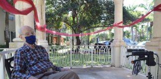 El baile de salsa roto a los 96 años por culpa del distanciamiento social viejos