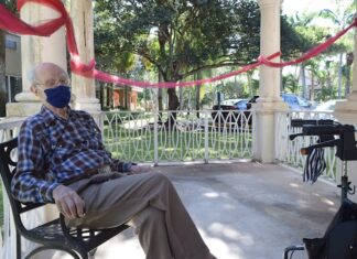 El baile de salsa roto a los 96 años por culpa del distanciamiento social viejos