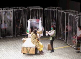 El teatro vuelve a Sao Paulo con cabinas de plástico para sus espectadores Espectadores