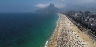 Playas y discotecas en una nueva fase de su rápida desescalada sufre Brasil Ipanema en Río de Janeiro (Brasil)