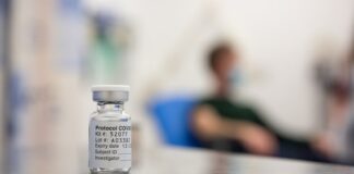 La Universidad de Oxford responde a dudas sobre la efectividad de su vacuna Vacuna