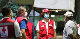Cruz Roja apoya con voluntarios extranjeros en el sector de La Lima, Cortés. cruz roja