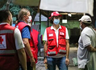 Cruz Roja apoya con voluntarios extranjeros en el sector de La Lima, Cortés. cruz roja