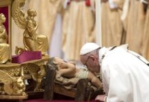 Iglesia italiana colaborará para adelantar la misa del Gallo ante el toque de queda El papa