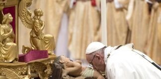 Iglesia italiana colaborará para adelantar la misa del Gallo ante el toque de queda El papa
