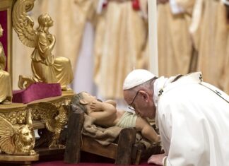 Iglesia italiana colaborará para adelantar la misa del Gallo ante el toque de queda El papa